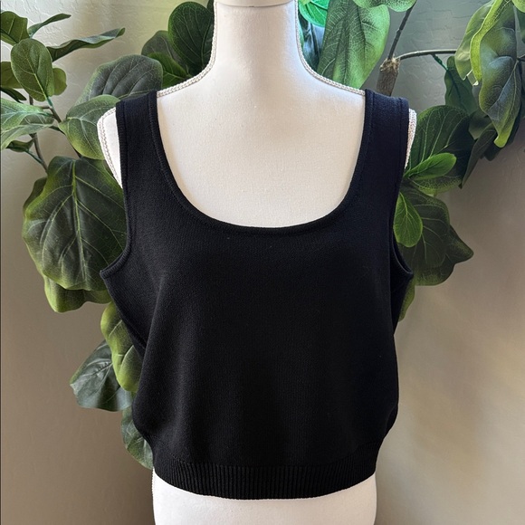 St. John Black Lightweight sweater like Tank Top - Picture 1 of 5